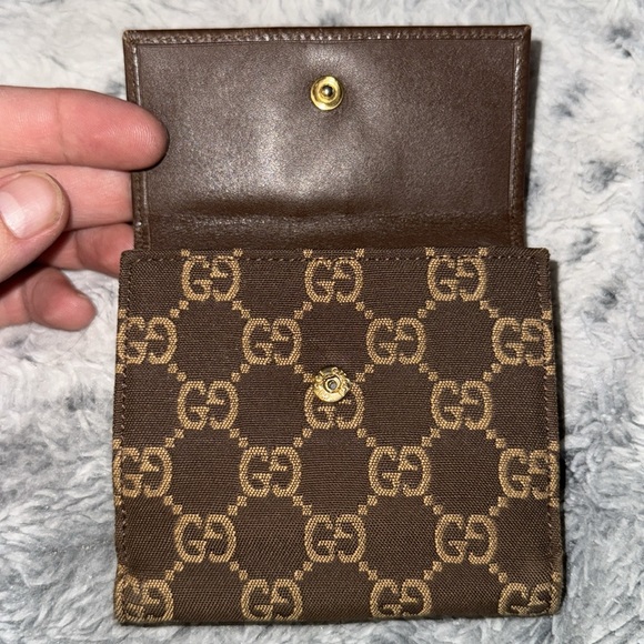 Women’s or Men's Gucci GG monogram canvas Key locking hardware Bi-Fold wallet! - Picture 7 of 17